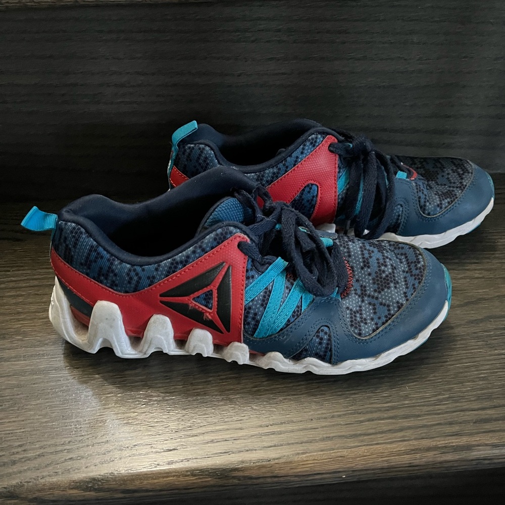 Reebok kids shoes sz 4 youth EUC